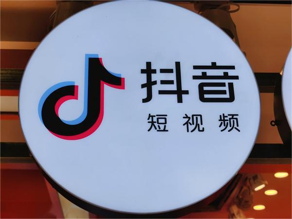 抖音本大阳城娱乐活，困在算法里